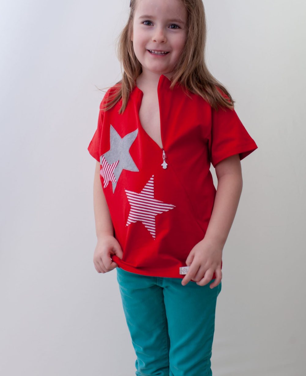 rot-kinder-mädchen-Sternenstaub-Bio-Shirt-für-dialysepatienten-mit-individuellem-reißverschluss-diazipp-dialysebekleidung
