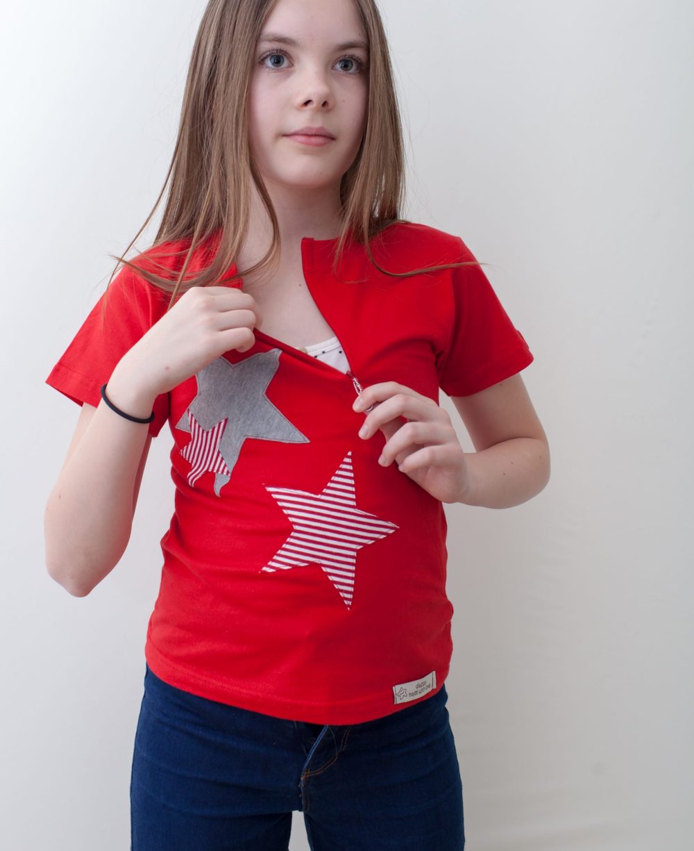 rot-kinder-mädchen-Sternenstaub-Bio-Shirt-für-dialysepatienten-mit-individuellem-reißverschluss-diazipp-dialysebekleidung-2